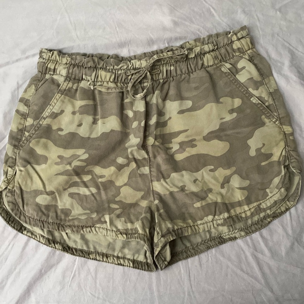 American Eagle Camo Drawstring shorts